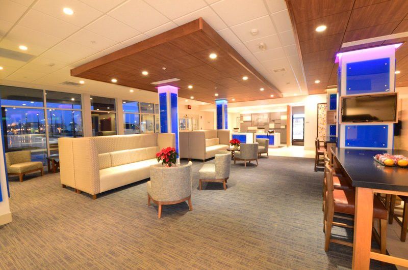 Holiday Inn Express & Suites Toledo West By Ihg Exterior foto