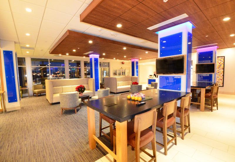 Holiday Inn Express & Suites Toledo West By Ihg Exterior foto